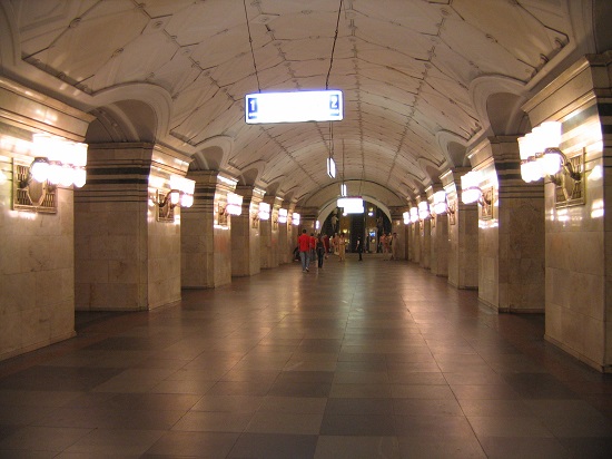Из Кызыла в Курагино весь путь на фотовыставке в метро в городе Москве.